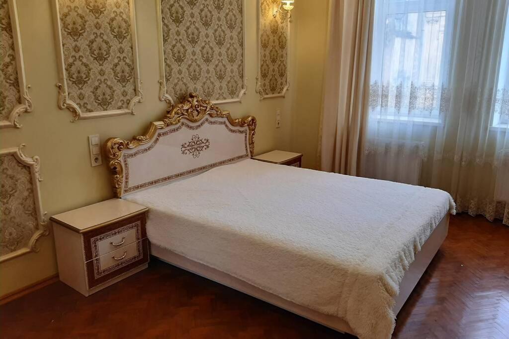 Квартира Возле Оперы Lviv Extérieur photo